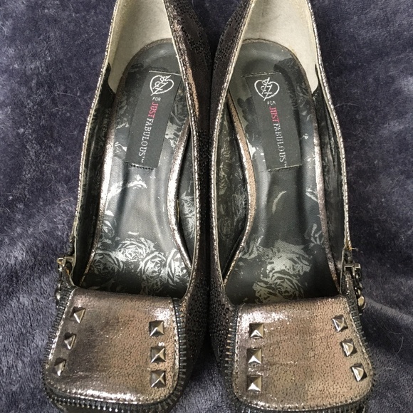 JustFab Metallic with Black Sequin Skulls Pumps 8 - Picture 7 of 8